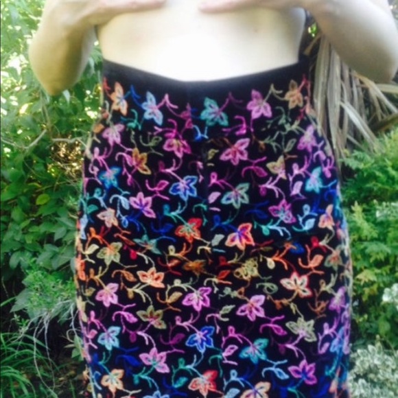1970’s Floral Embroidered Halter Top & Maxi Skirt - Picture 4 of 5